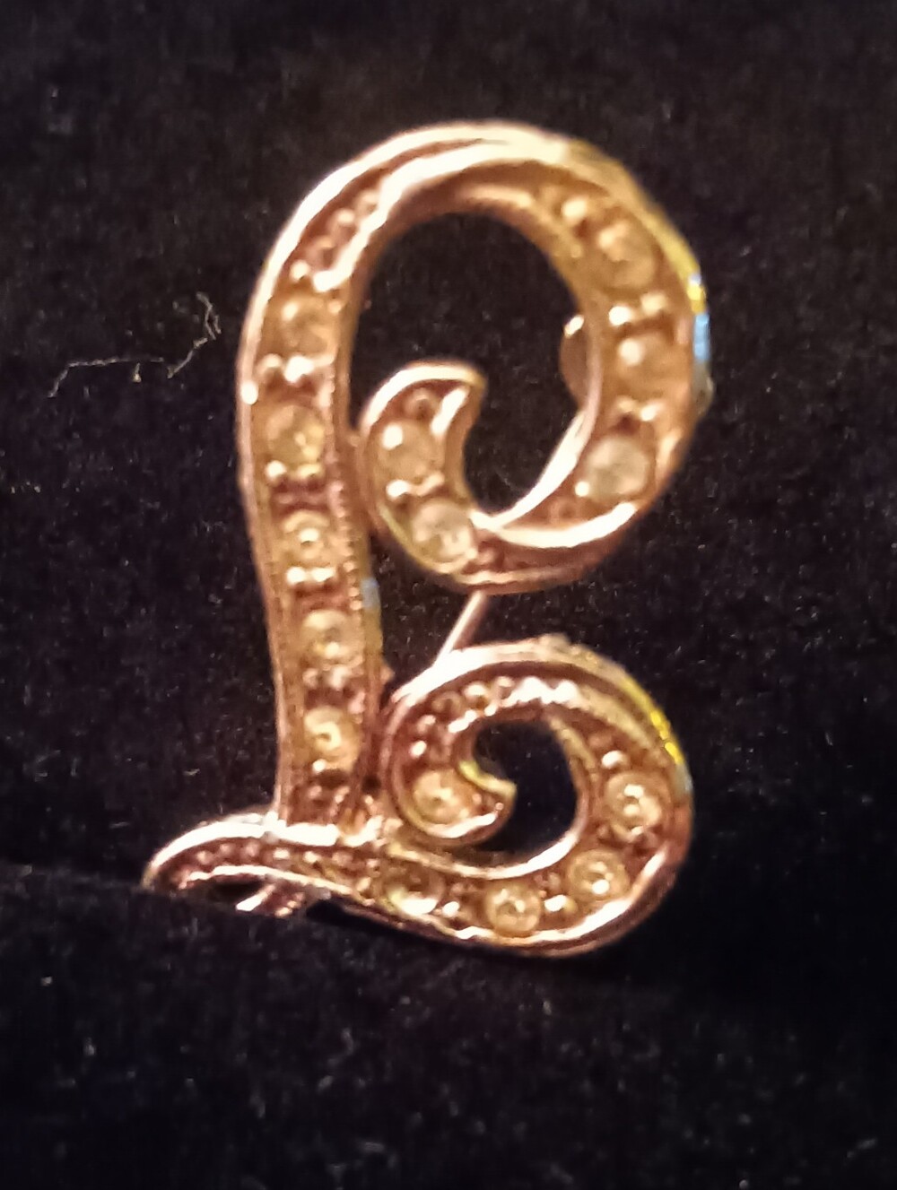Goldtone Decorative Letter 'L' & 'A' Brooch Pin